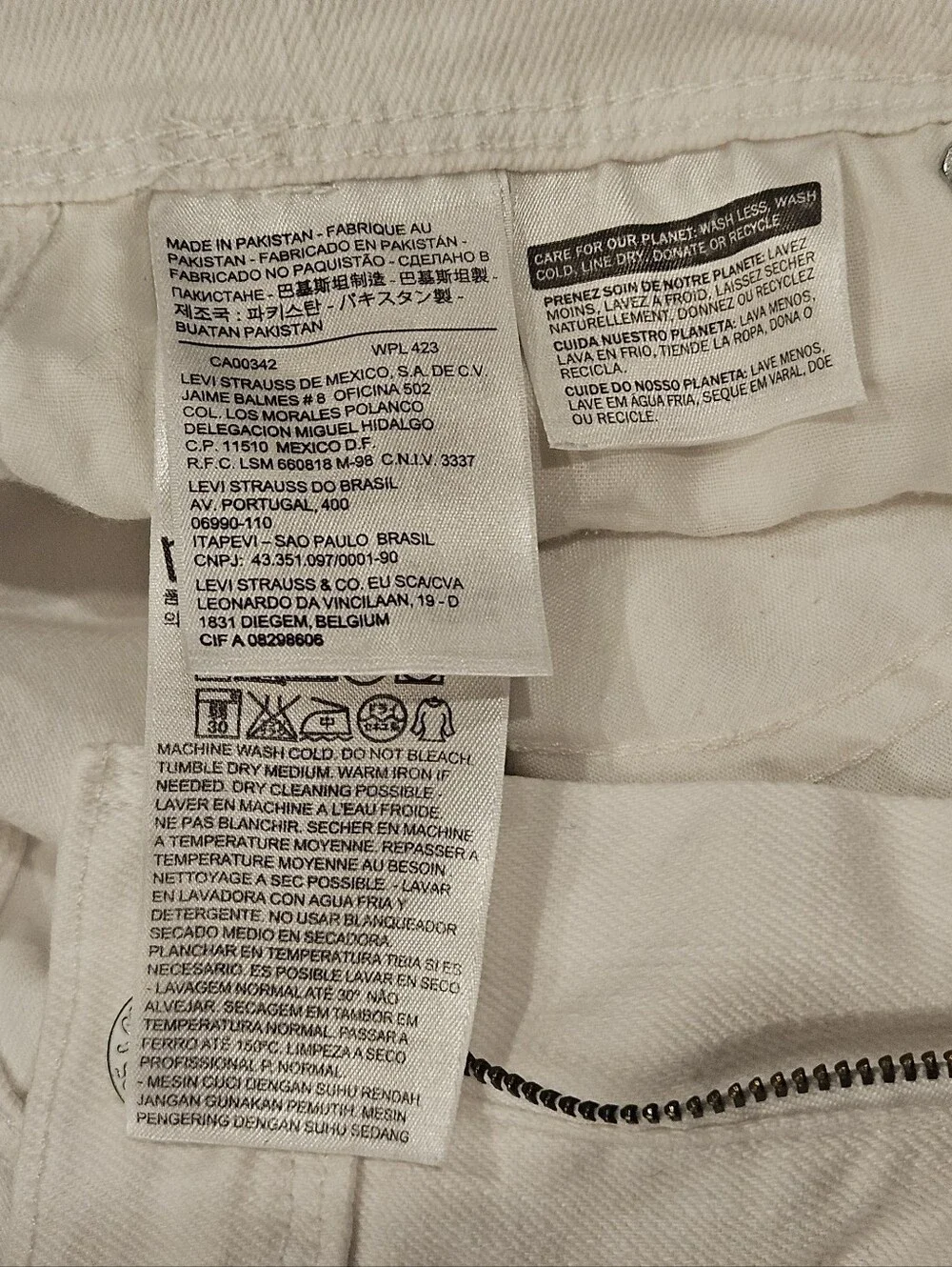 Levi's Classic Women's Bermuda Jean Shorts, White - Size 10